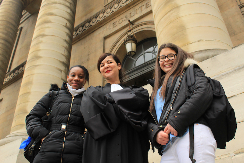 Palais de Justice, Brianna & Vanessa (1)