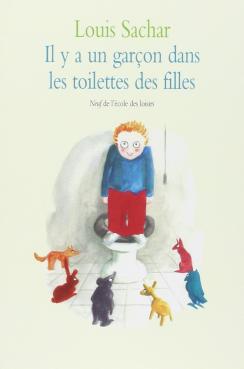 Il y a un garçon dans les toilettes des filles 